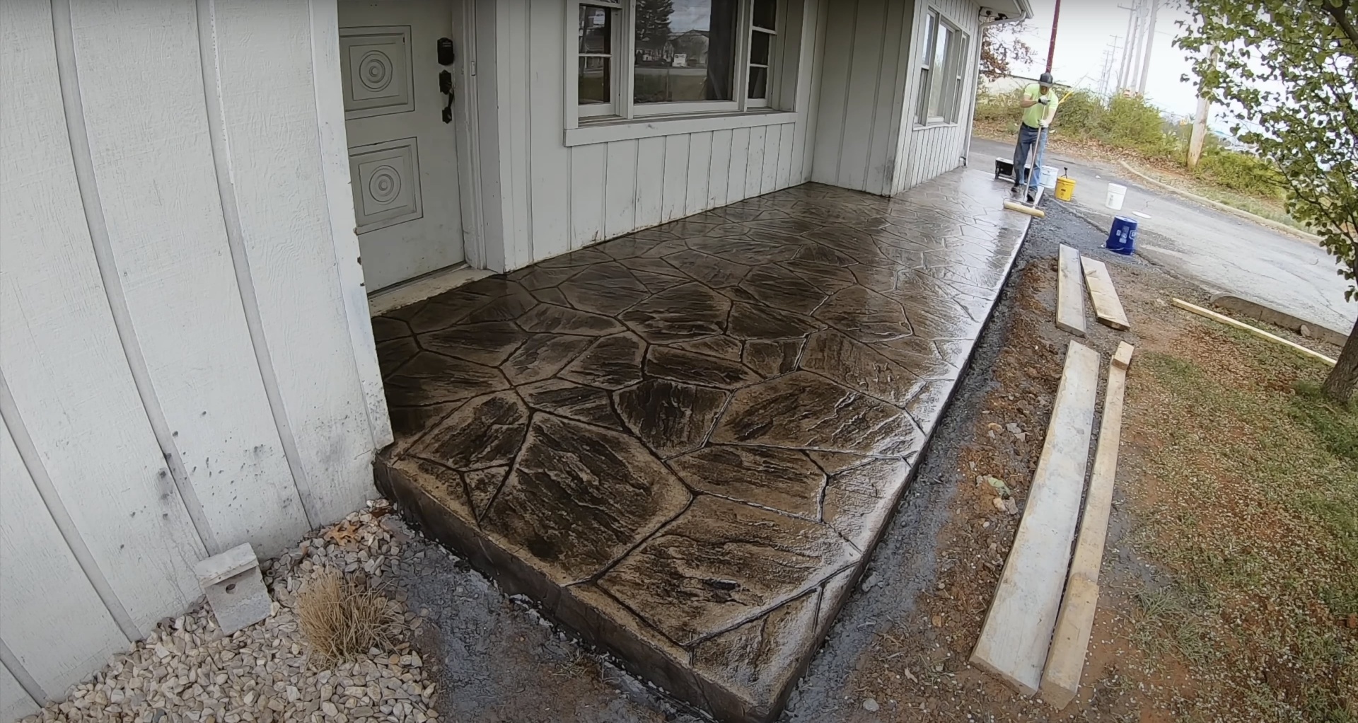Stamped decorative concrete installation Beautiful stamped concrete patio with decorative pattern